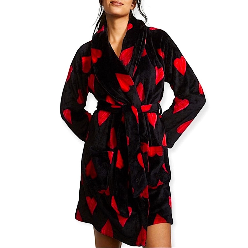 VICTORIA'S SECRET
Short Cozy Plush Robe